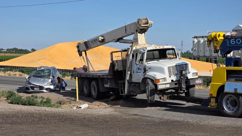 Eastbound lane blocked at Commercial Tire