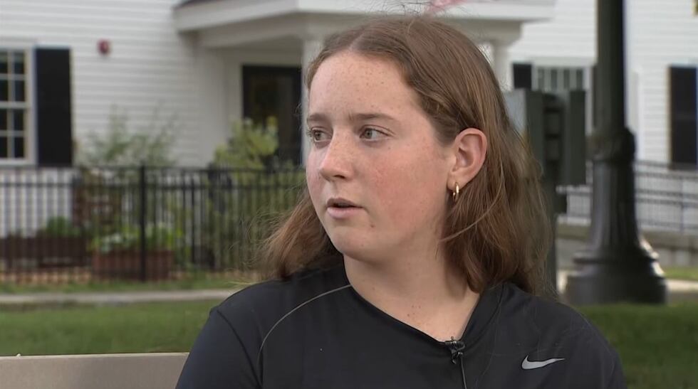 Lifeguard On Break Saves 5 year old At Bottom Of Pool He Had No Pulse lifeguard-on-break-saves-5-year-old-at-bottom-of-pool-he-had-no-pulse