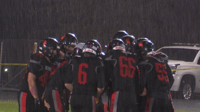 The No.2 Declo Hornets (8-1) defeated the Buhl Indians 7-6 in a defensive battle in the rain...