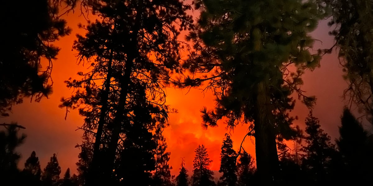 Merging Fire Extreme fire behavior leads to Lava and Boulder Fire merging